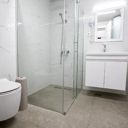 Queens Apartment *