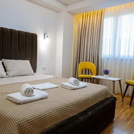 Queens Apartment *